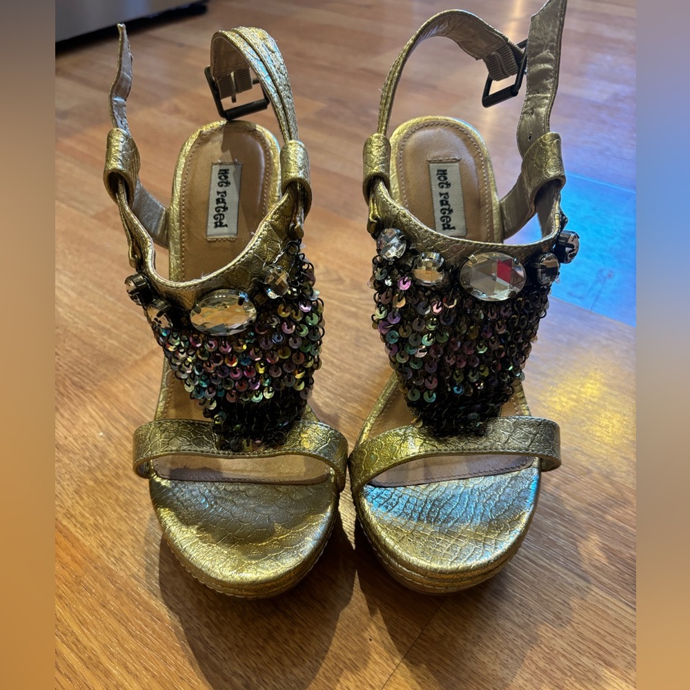 Not Rated Sparkling Wedges size 8.5
